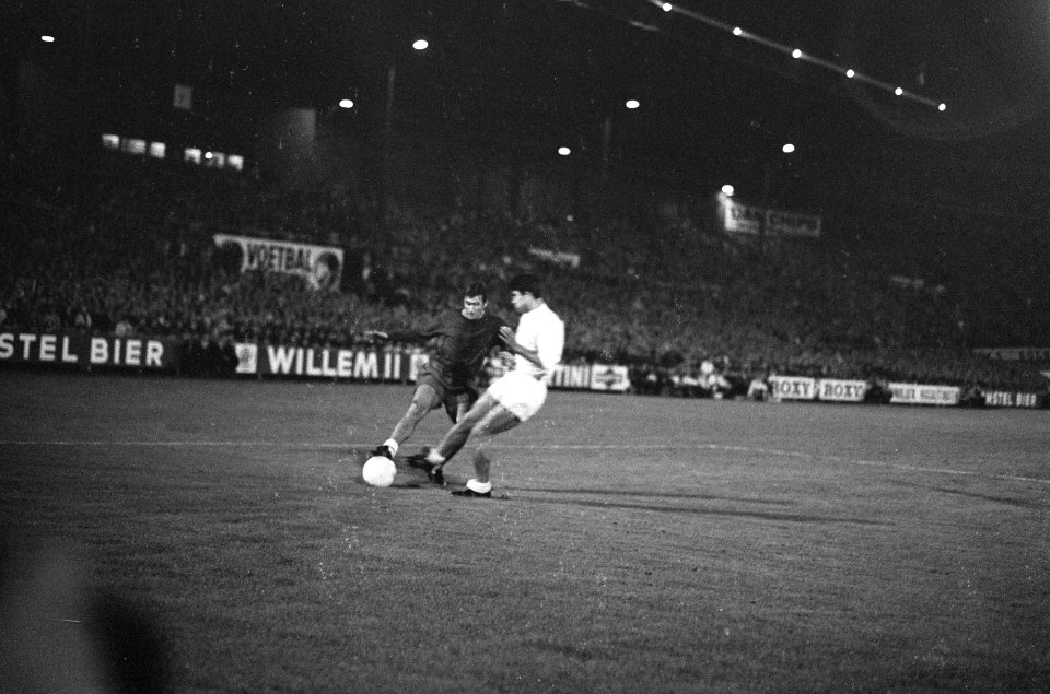 Ajax tegen Real Madrid 1-1 in Olympisch Stadion . Spelmomenten, Bestanddeelnr 920-7228