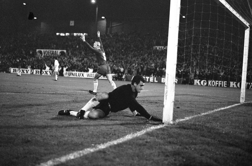 Ajax tegen Real Madrid 1-1 in Olympisch Stadion . Spelmomenten, Bestanddeelnr 920-7226