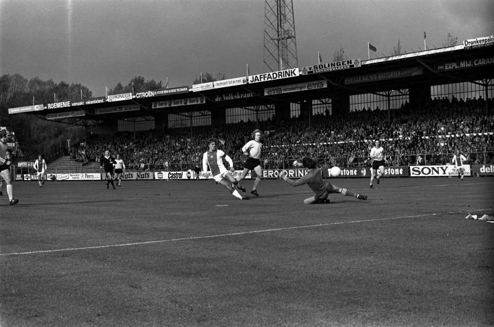 Ajax tegen Roda JC 6-1, Krol (l) scoort 1e doelpunt, Bestanddeelnr 927-5260