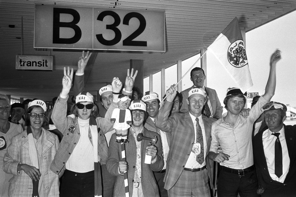 Ajax-supporters op Schiphol, Bestanddeelnr 924-6049