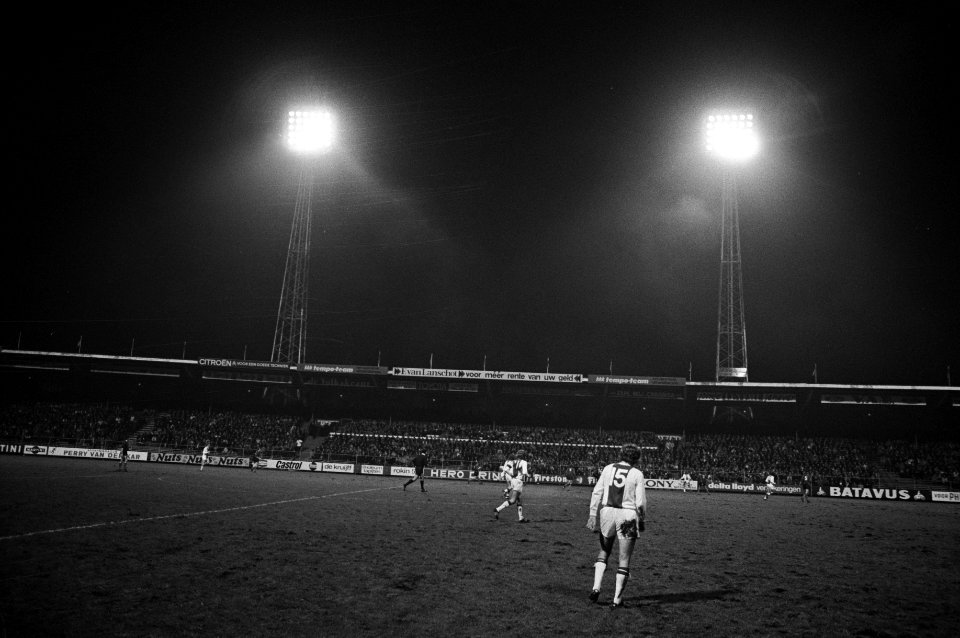 Ajax tegen Spartak Trnava 2-0, overzicht met lichtmasten, Bestanddeelnr 925-1720