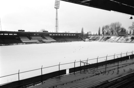 Ajaxstadion met laag sneeuw bedekt, Bestanddeelnr 930-0716