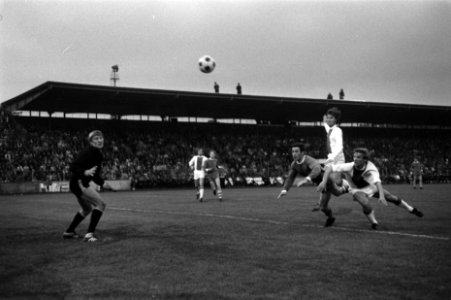 Ajax tegen PSV in s-Hertogenbosch 2-0 Ajax wint KNVB-beker, Bestanddeelnr 923-5510