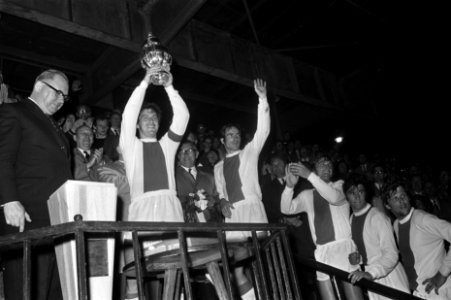 Ajax tegen PSV in s-Hertogenbosch 2-0 Ajax wint KNVB-beker, Bestanddeelnr 923-5511