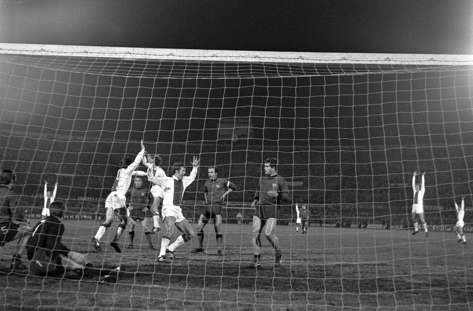 Ajax tegen Spartak 3-0, halve finale Europa Cup nr. 16 Cruijff sc. 1e doelp. , H, Bestanddeelnr 922-2961
