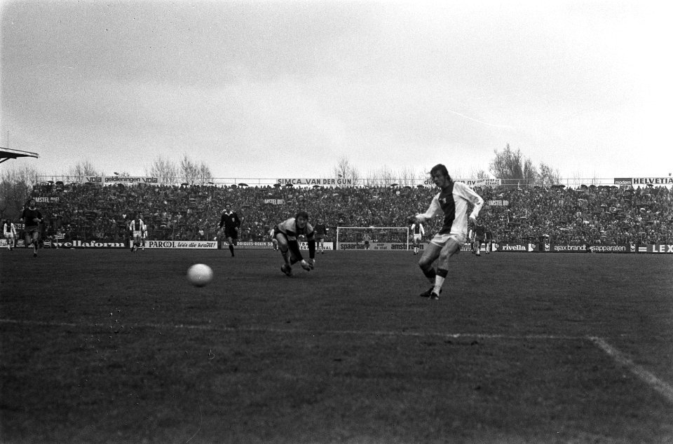 Ajax tegen Sparta 4-2 (Ajax kampioen), Rep scoort vierde doelpunt, Bestanddeelnr 926-3912