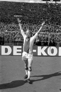 Ajax-spits Ruud Geels juicht na zijn tweede doelpunt, Bestanddeelnr 929-1405