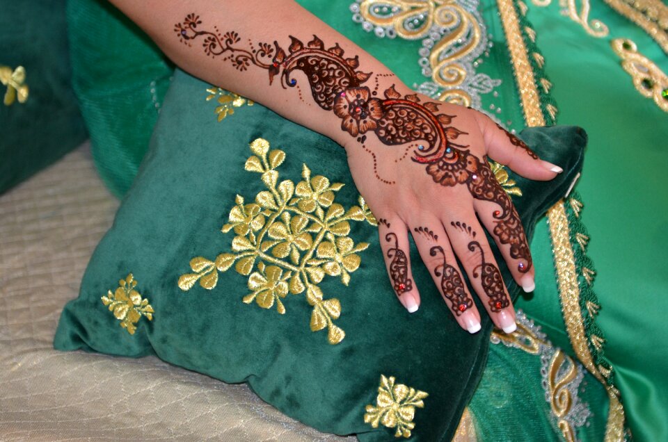 Henna hand wife beauty photo