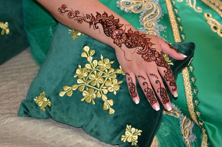 Henna hand wife beauty photo