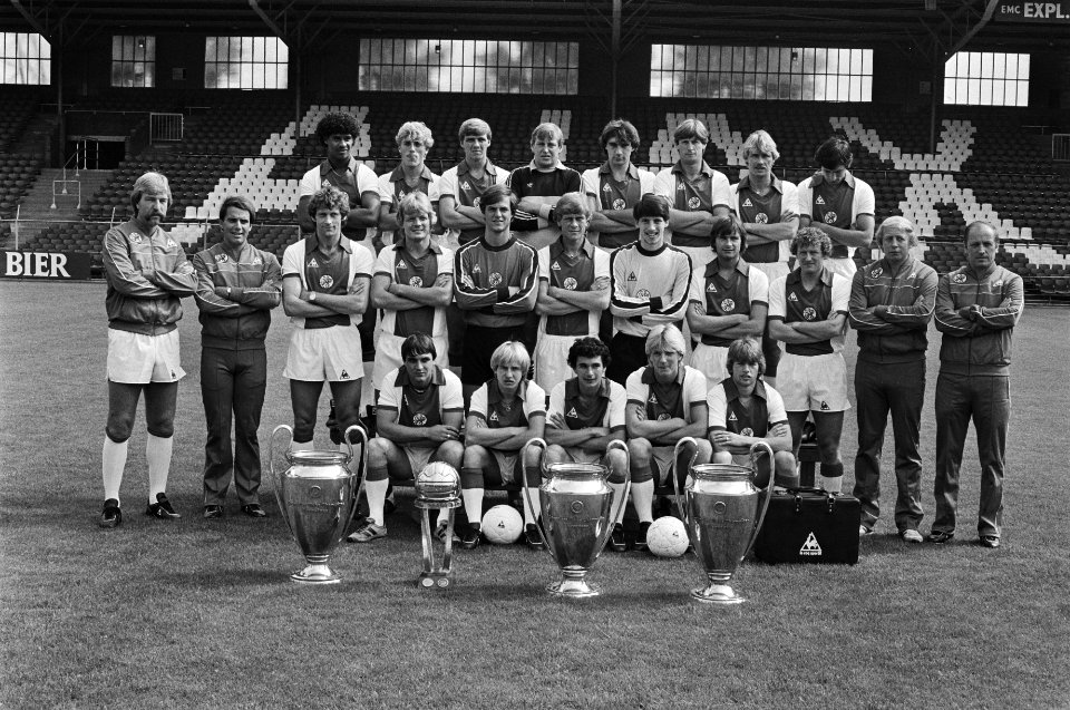 Ajaxselectie voor nieuwe seizoen voorgesteld in Amsterdam Ajaxelftal, Bestanddeelnr 931-5881