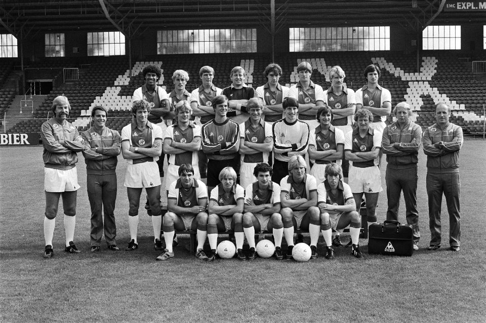 Ajaxselectie voor nieuwe seizoen voorgesteld in Amsterdam Ajaxelftal, Bestanddeelnr 931-5880