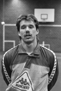 Ajaxied Rob de Wit , kop, i.v.m. hervatting training na hersenbloeding, Bestanddeelnr 933-8784