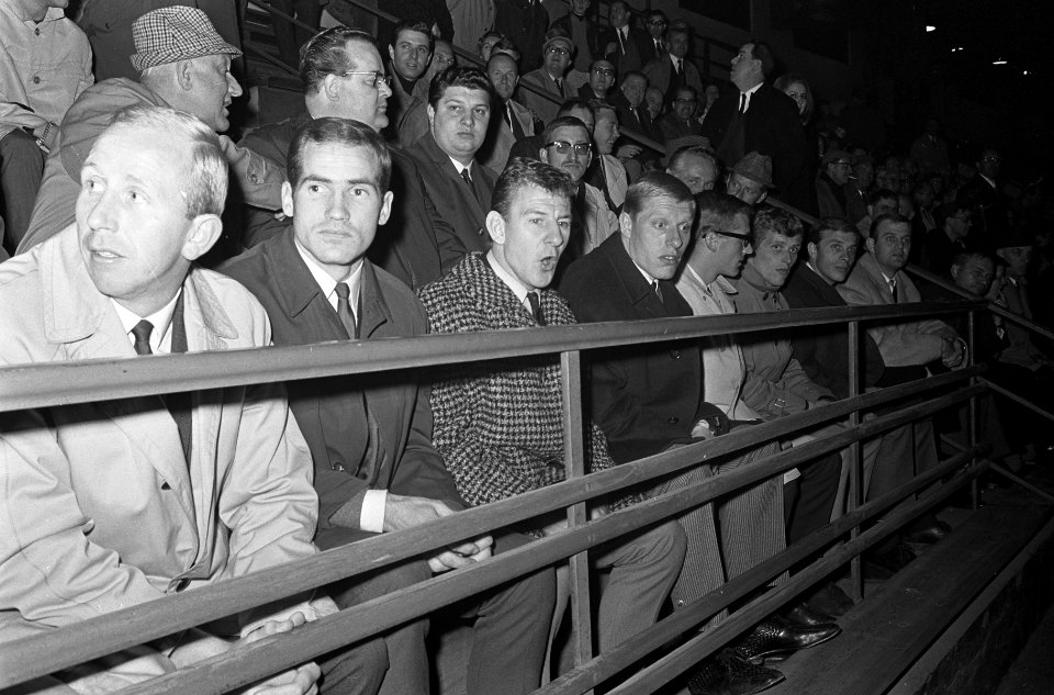 Ajax-spelers op de tribune, v.l.n.r. Groot, Vasovic, Prins, Pronk, Nunninga, Kei, Bestanddeelnr 919-7000