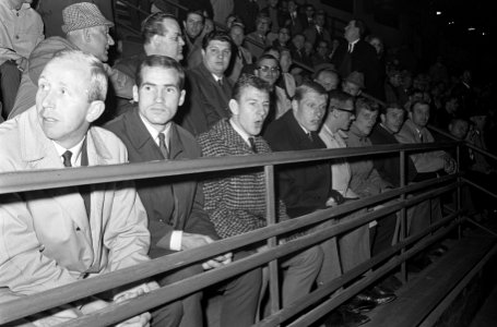 Ajax-spelers op de tribune, v.l.n.r. Groot, Vasovic, Prins, Pronk, Nunninga, Kei, Bestanddeelnr 919-7000