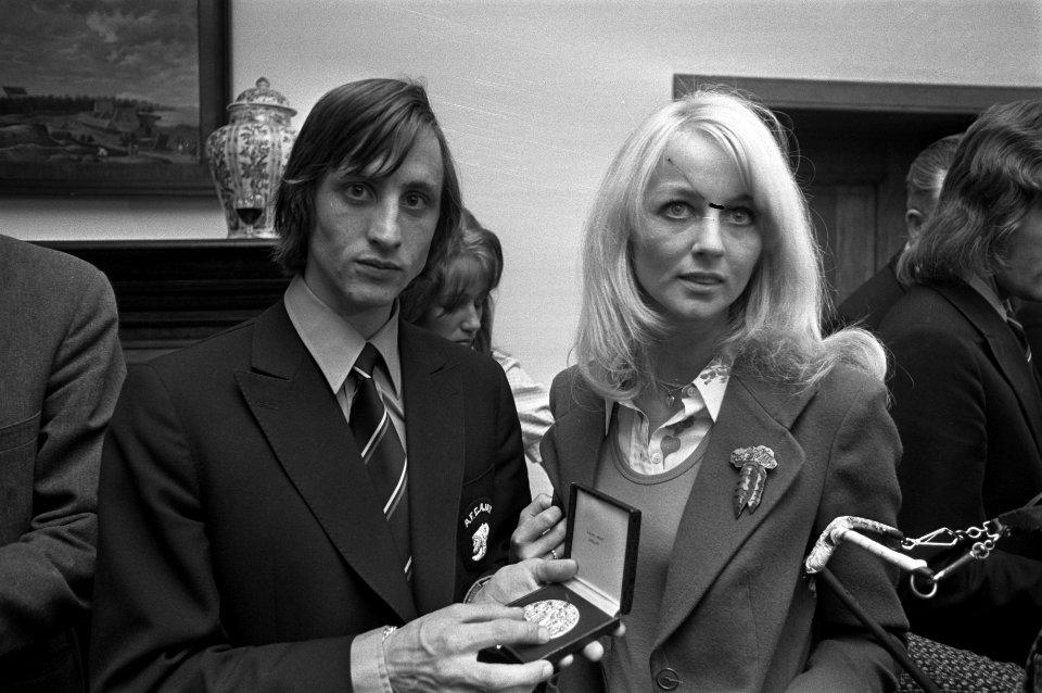 Ajax-speler Johan Cruijff met zijn vrouw Danny Coster, Bestanddeelnr 925-6433