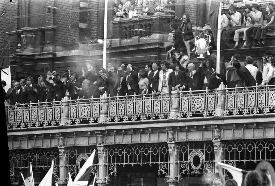 Ajax-spelers op het balkon, Bestanddeelnr 924-6163