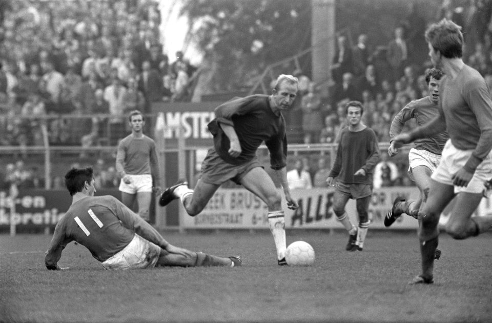 Ajax-Volendam 2-0 nr. 23 Henk Groot i.a., Bestanddeelnr 921-7419