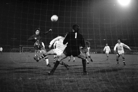 Ajax-Fenerbache 2-0 Cruijff schiet bal over de lat, Bestanddeelnr 921-8527