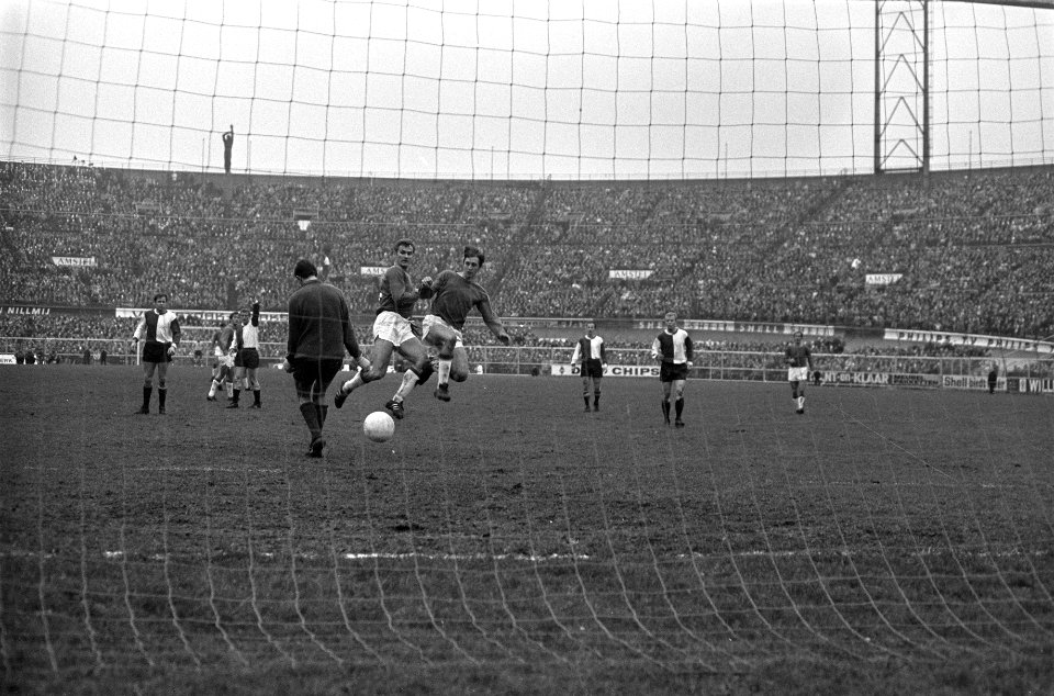 Ajax-Feijenoord 0-1 Johan Cruijff scoort buitenspel doelpunt, Graafland doet er , Bestanddeelnr 921-8646
