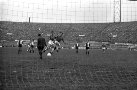 Ajax-Feijenoord 0-1 Johan Cruijff scoort buitenspel doelpunt, Graafland doet er , Bestanddeelnr 921-8646