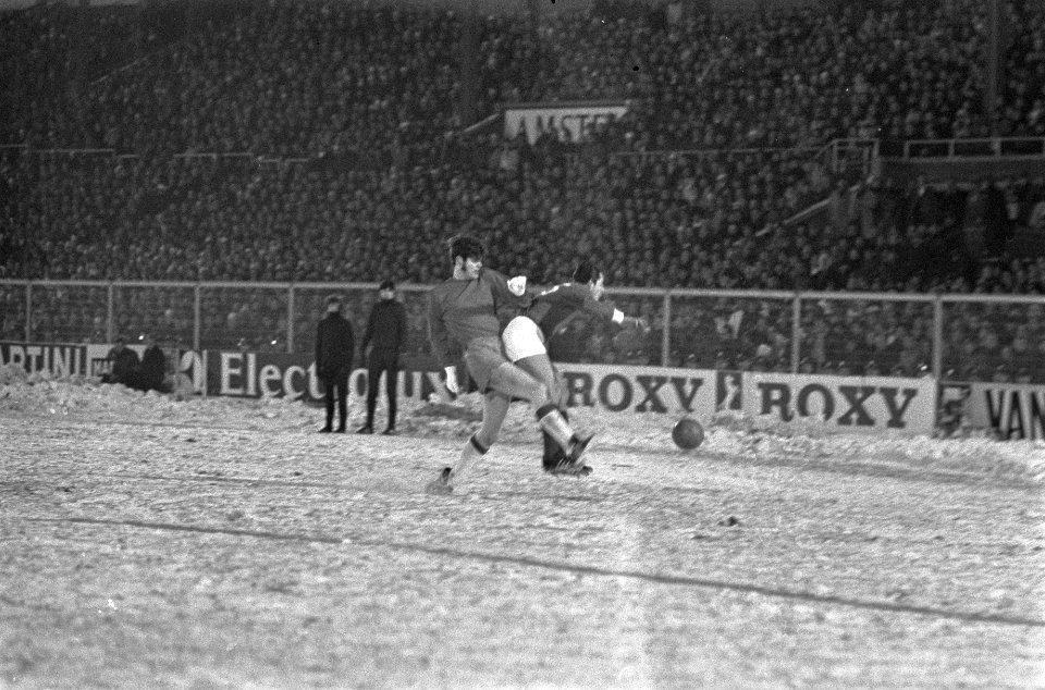 Ajax tegen Benfica 1-3, (kwartfinale Europacup I ) aanval Benfica, Bestanddeelnr 922-0979