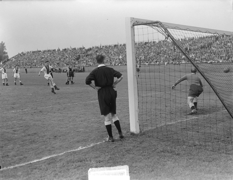 Ajax-Gooi 3-0, Bestanddeelnr 903-6354