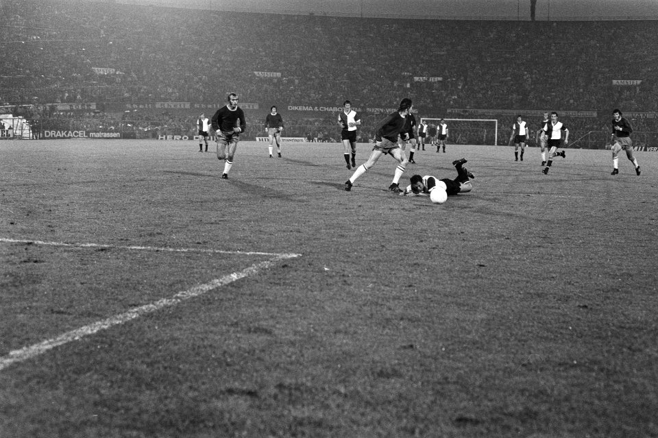 Ajax-Feyenoord 1-3. Spelmoment voor Ajax-doel, Bestanddeelnr 924-5909