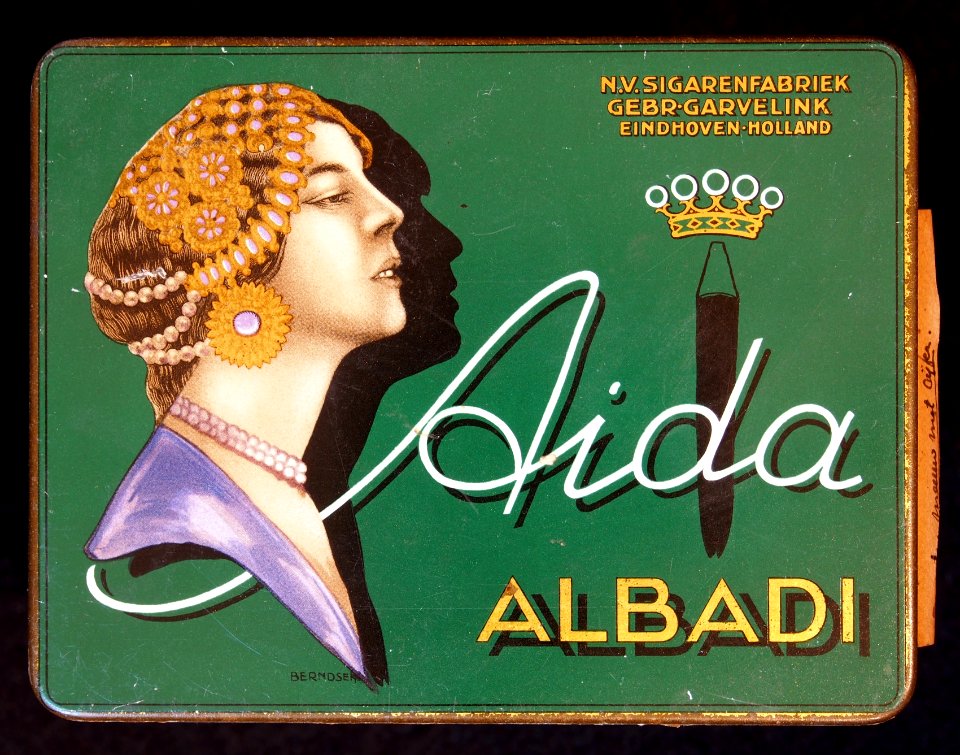 Aida Albadi sigarenblikje