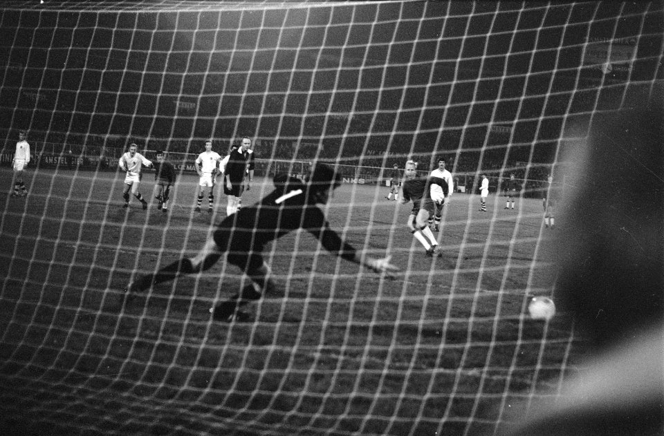 Ajax-Fenerbache 2-0 Henk Groot neemt penalty schiet naast, Bestanddeelnr 921-8526