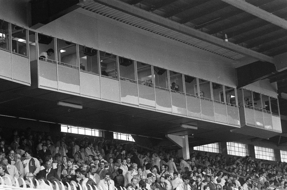 Ajax-Groningen vier skyboxen onder tribunedak Ajax-stadion, Bestanddeelnr 933-7582