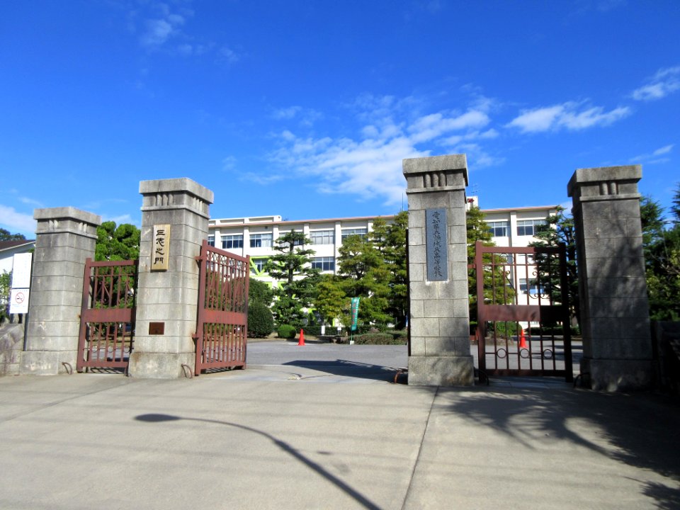 Aichi-Prefectural-Kakujogaoka-High-School-1