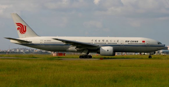 AirChina B777-200 fukuoka 20041011153830