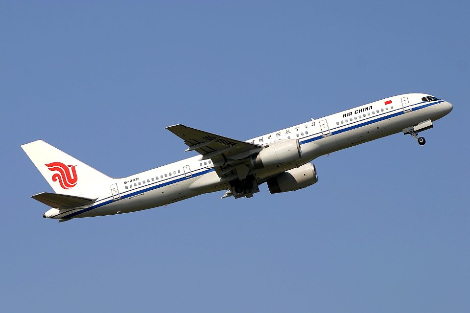 AirChina B757-200 fukuoka 20040811151954