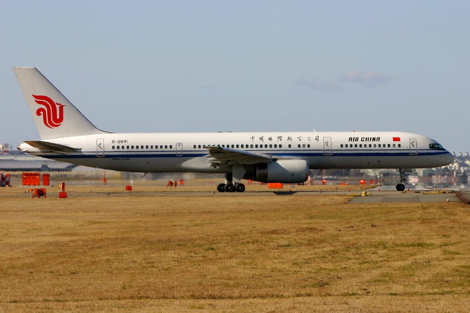AirChina B757-200 fukuoka 20050211145222