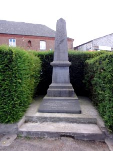 Aimeries (Aulnoye-Aimeries, Nord, Fr) monument aux morts