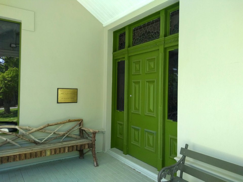 Aigantighe Art Gallery - 11 - House - Porch - Green doorway