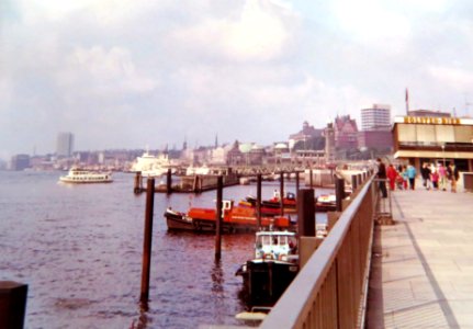 AIMG 5250 Hamburg Hafenszene mit Stier