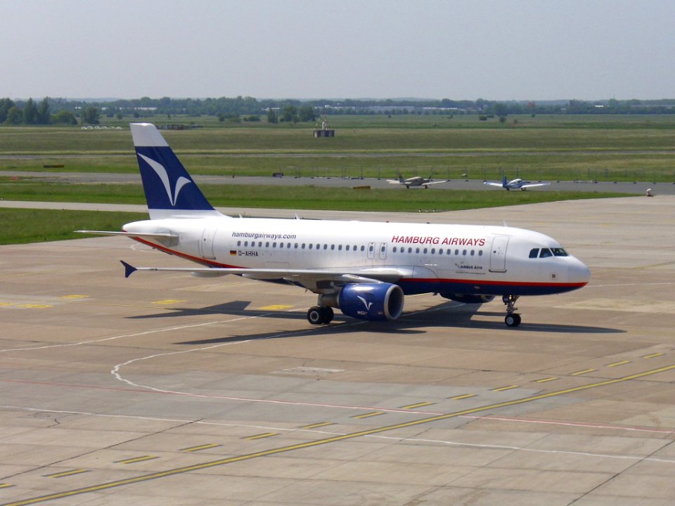 Airbus A319 HamburgAirways D-AHHA (1)
