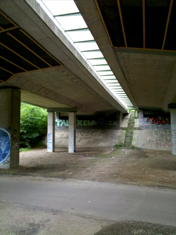 Agra-Brücke die Bundesstraße 2 im agra-Park in Markkleeberg überführend im Juni 2016b