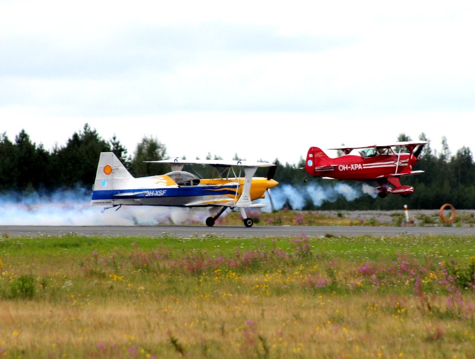 Aircraft taking off Tour de Sky Oulu 20140810