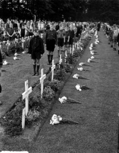 Airborne-herdenking. Tijdens het spelen van de volksliederen, Bestanddeelnr 903-0035