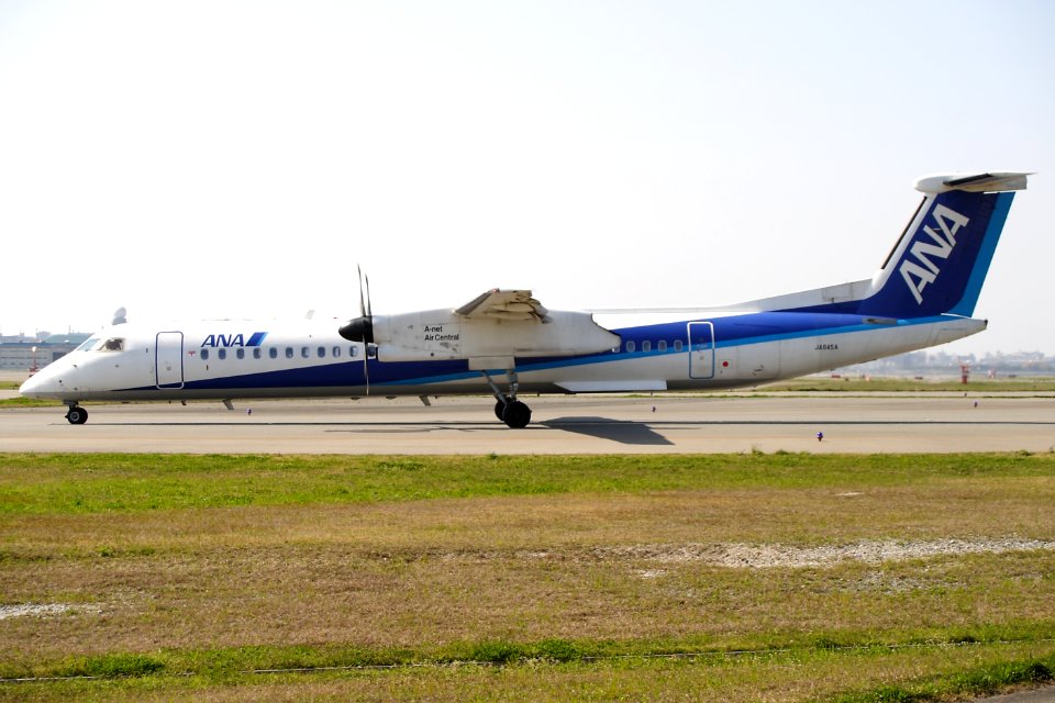 AirNipponNetwork DHC-8-400 fukuoka 20090406145432