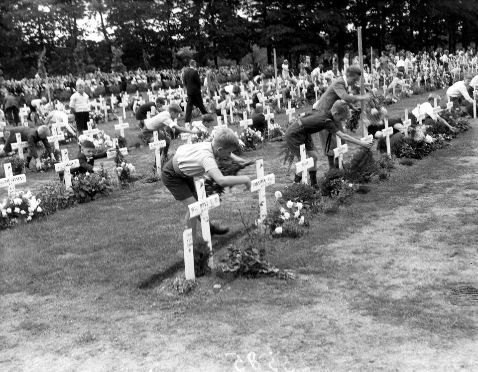 Airborneherdenking, Bestanddeelnr 902-3585
