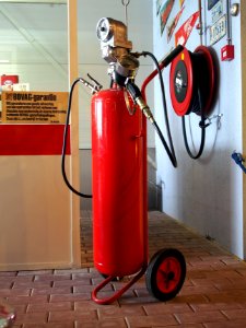 Air bottle for tire filling