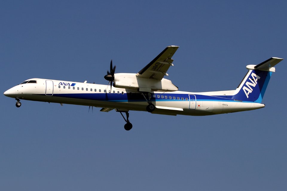 AirNipponNetwork DHC-8-400 fukuoka 20050828150948