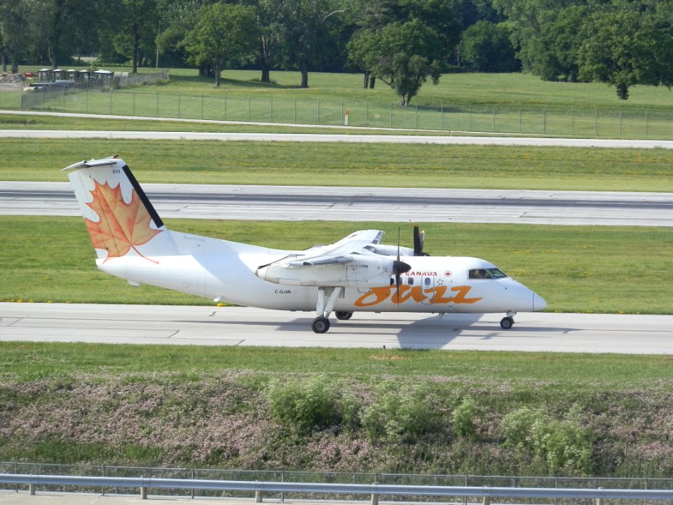 Air Canada Jazz DHC-8-102 C-GJMI KCMH