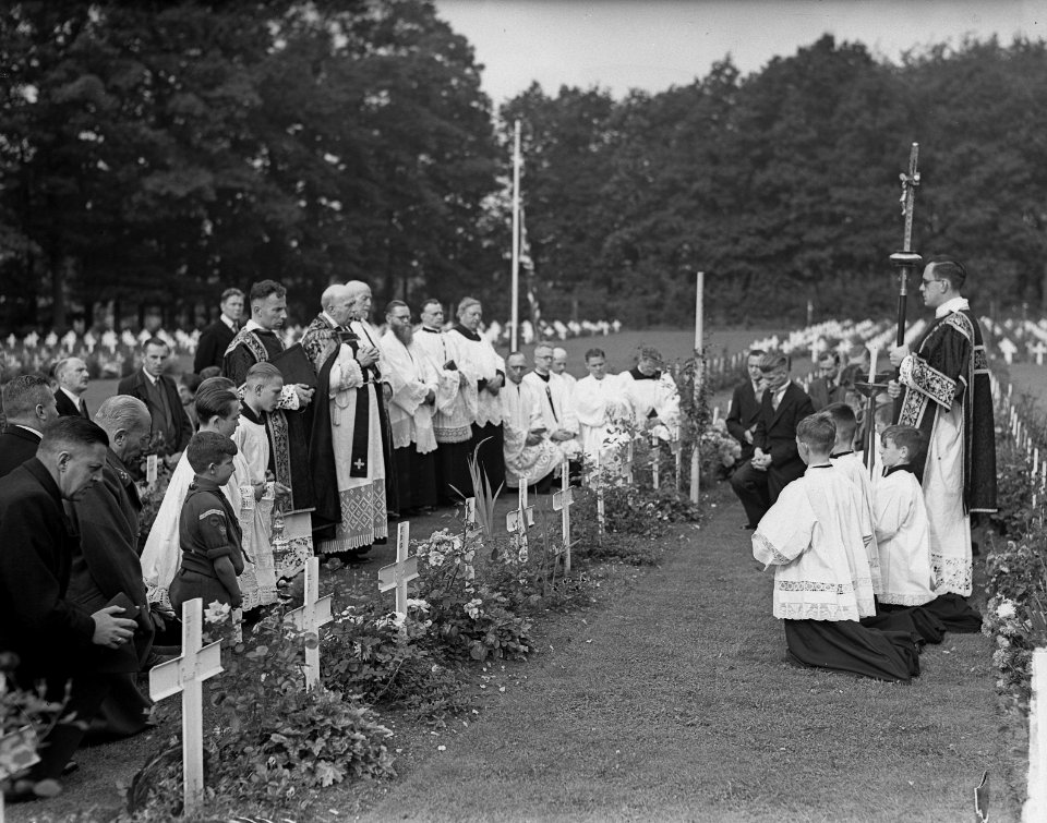 Airborne-herdenking. Requiem op het Airborne kerkhof te Oosterbeek, Bestanddeelnr 903-0032