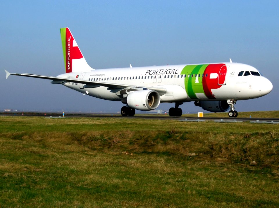 Airbus A320-214 TAP portugal CS-TNH Almada Negreiros at Schiphol
