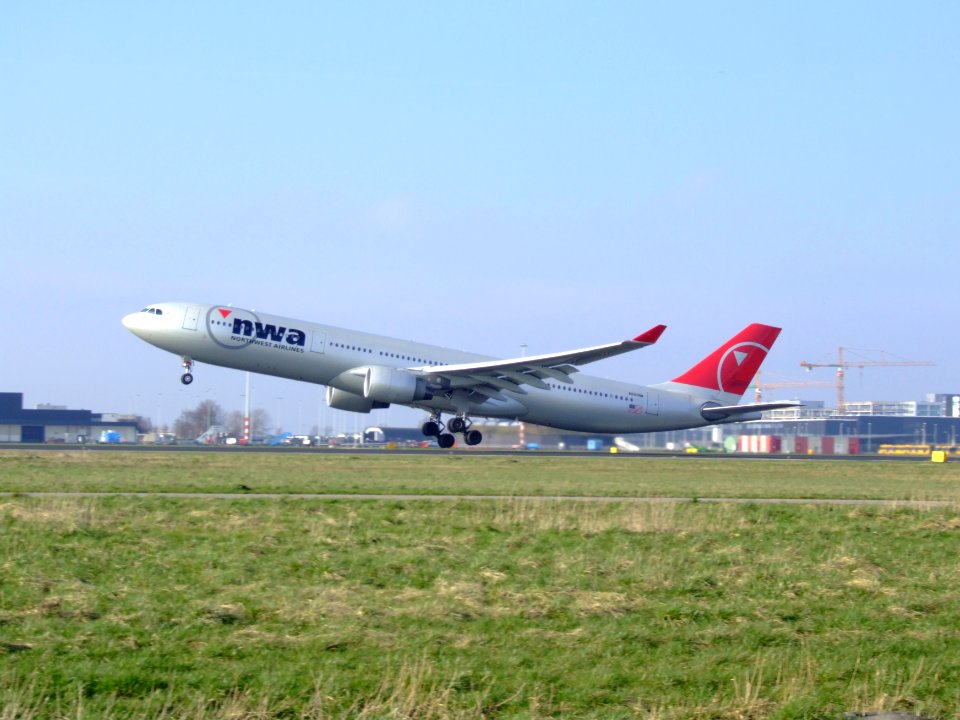 Airbus A330-323X Northwest Airlines N809NW (cn 663)