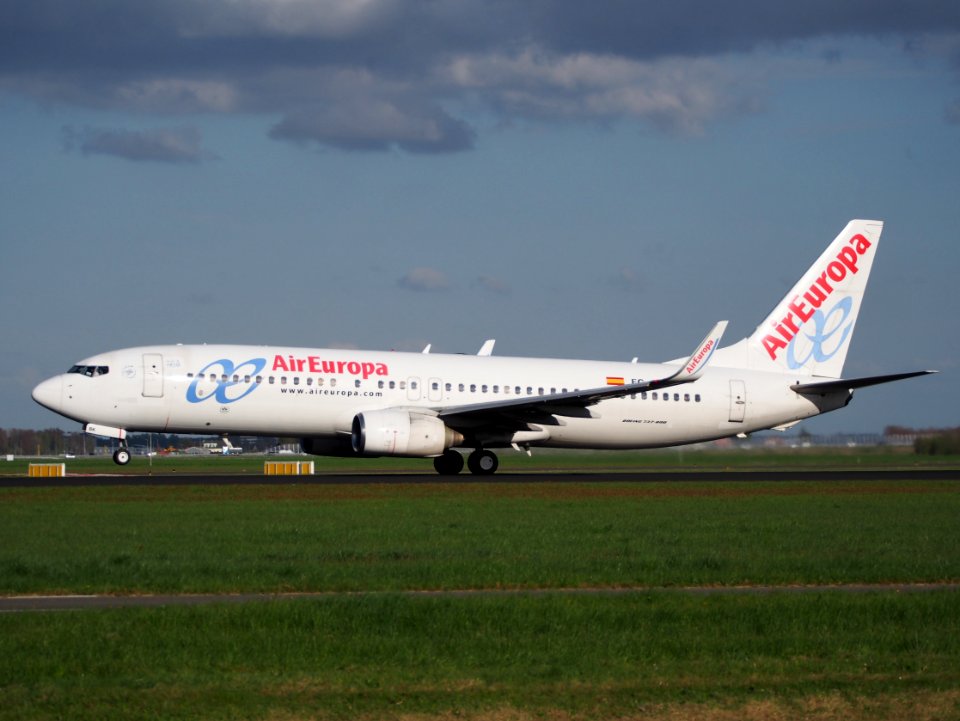 Air Europa EC-JBK Boeing 737 Next Gen takeoff from Polderbaan, Schiphol (AMS - EHAM) at sunset, pic2